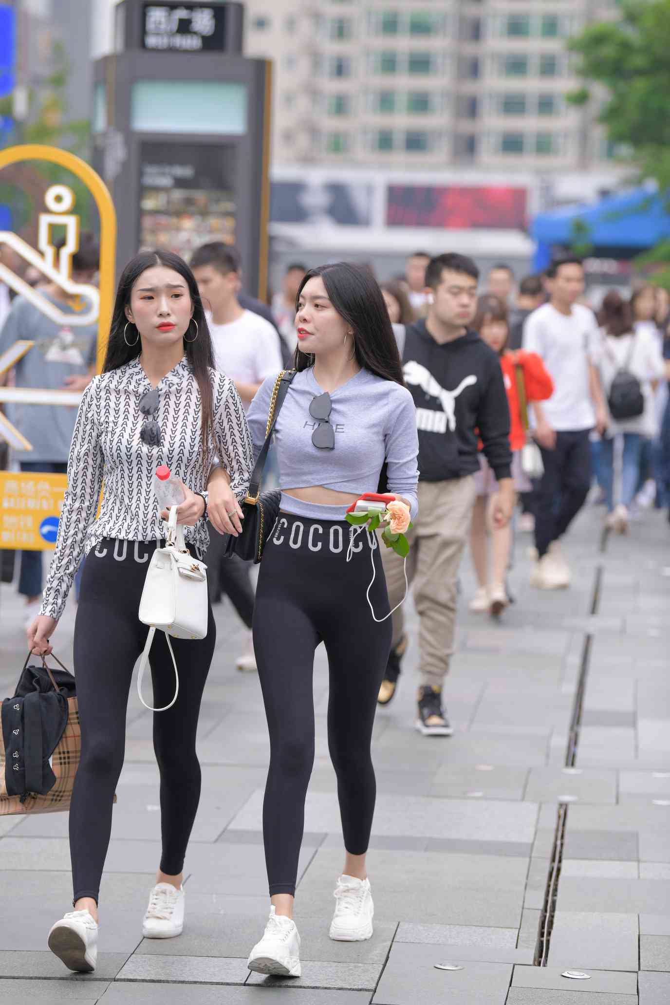 图片[2]-【免费】逛街的两个瑜伽裤姑娘【40P】04030-靓丽图集