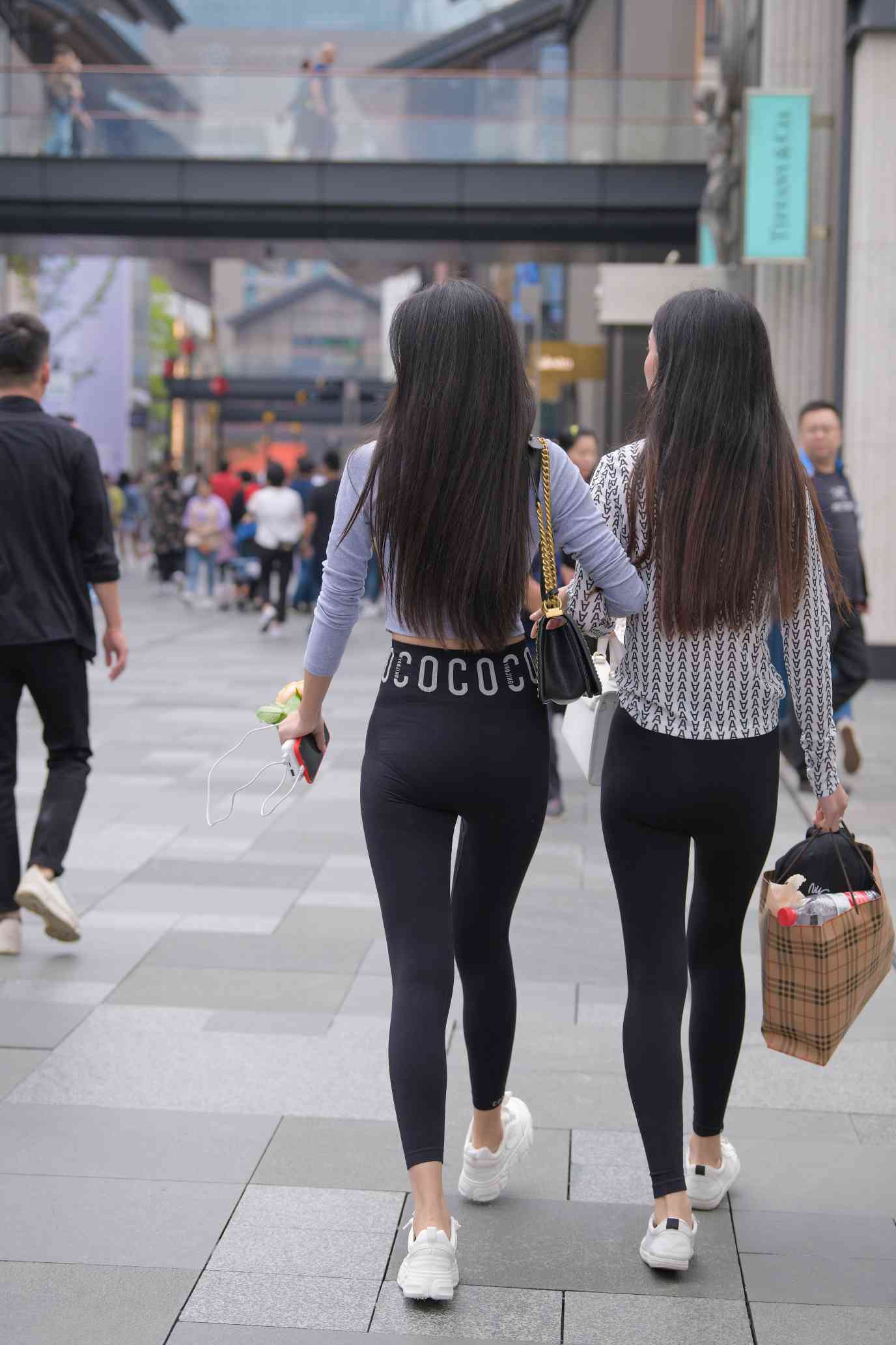 图片[3]-【免费】逛街的两个瑜伽裤姑娘【40P】04030-靓丽图集
