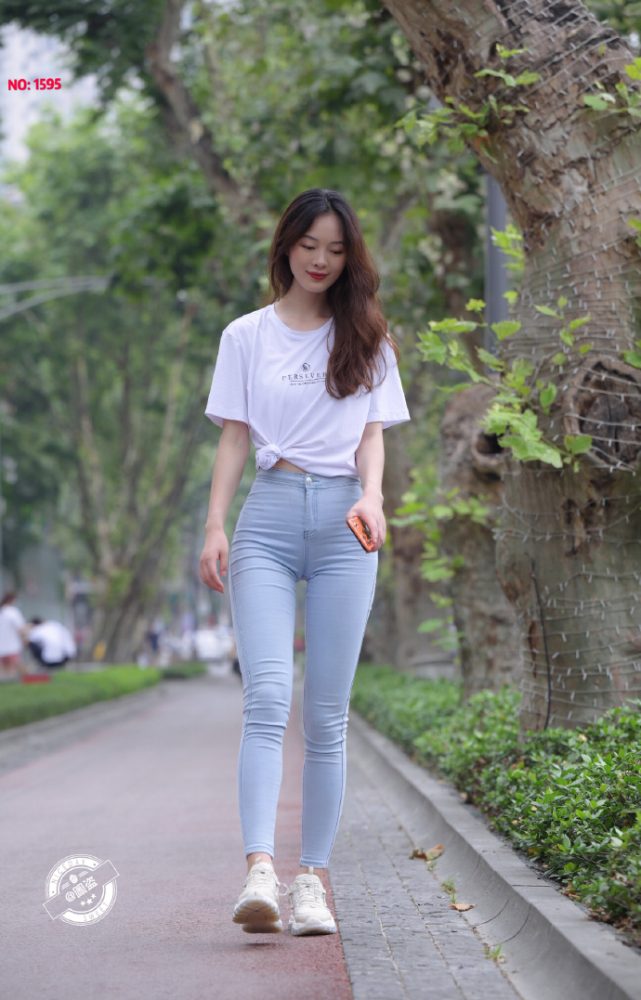 图片[1]-个子非常高的紧身牛仔裤女孩J2065 879P1V-25.5GB-靓丽图集