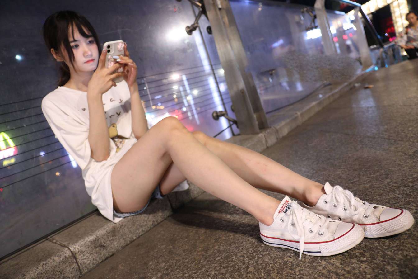 图片[3]-KTV里唱歌的长腿帆布鞋女孩【102P】20015-靓丽图集