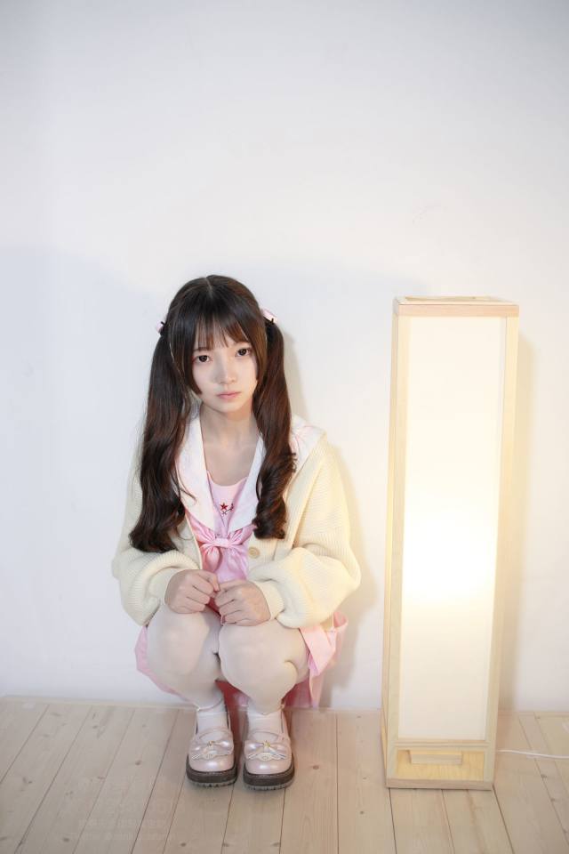 图片[2]-好像有什么心事的白丝双马尾女孩【59P】20022-靓丽图集