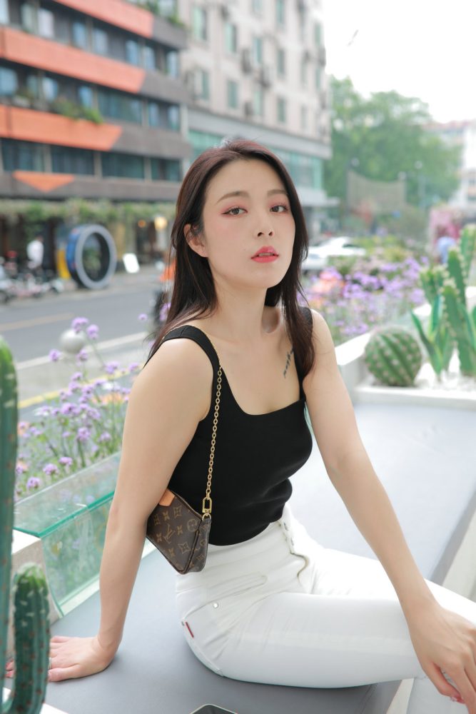 图片[1]-非常漂亮的白色紧身裤女孩J2055 895P2V-24.5GB-靓丽图集