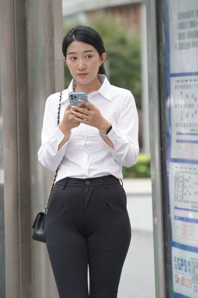 图片[3]-等公交的制服女人J2130 976P2V-29.5GB-靓丽图集