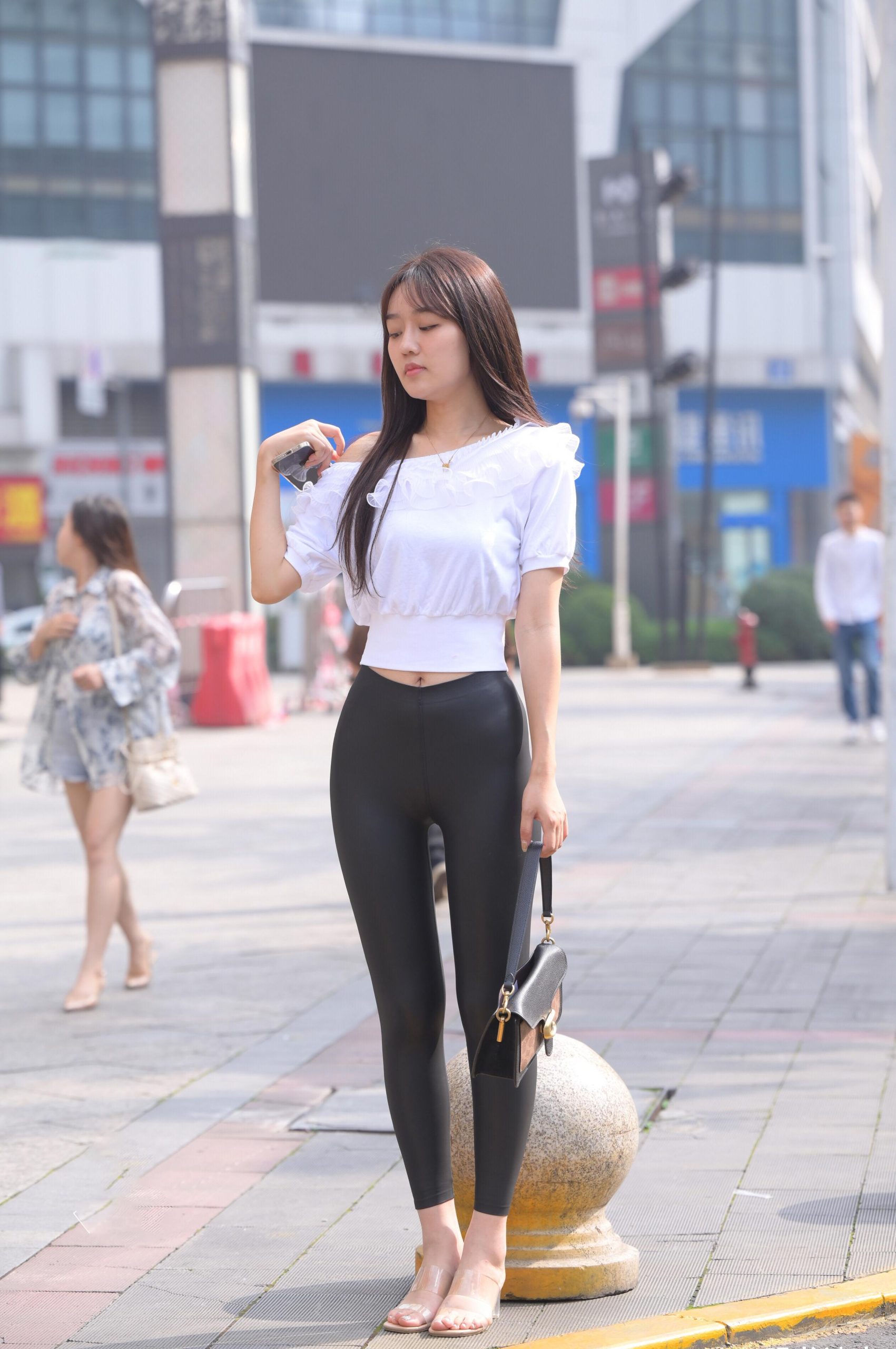 图片[4]-笑容非常甜美且治愈的皮裤女孩 J1945 751P1V-22.1GB-靓丽图集