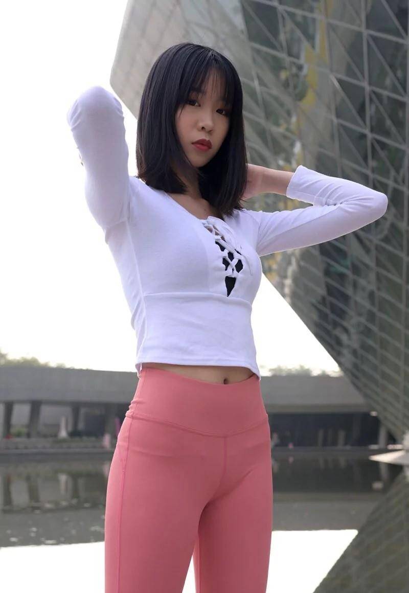 图片[1]-粉色瑜伽裤年轻女孩 J1311 417P17V-14.9GB-靓丽图集