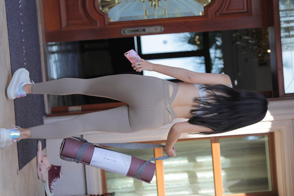 图片[5]-灰色瑜伽裤温柔的女孩【369P】00058-靓丽图集