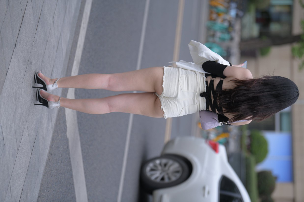 图片[2]-长发飘飘的白色热裤美丽女孩【49P】00029-靓丽图集