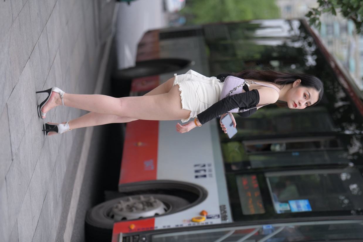 图片[3]-长发飘飘的白色热裤美丽女孩【49P】00029-靓丽图集