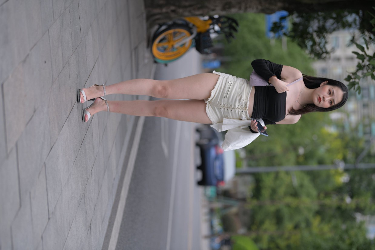 图片[4]-长发飘飘的白色热裤美丽女孩【49P】00029-靓丽图集