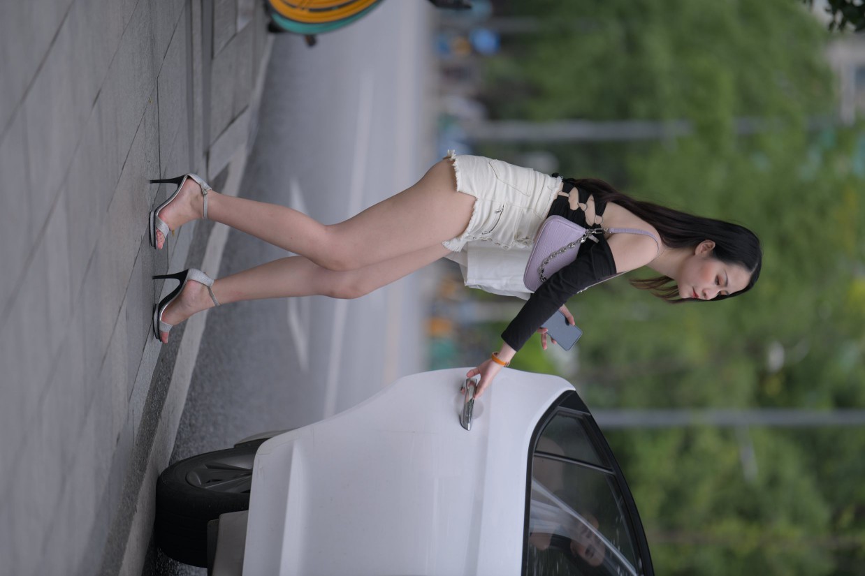 图片[6]-长发飘飘的白色热裤美丽女孩【49P】00029-靓丽图集