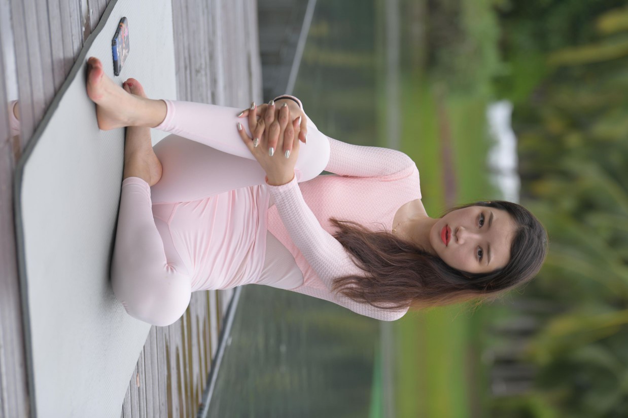 图片[7]-很漂亮眼睛也很大的白色瑜伽裤女孩【249P】00063-靓丽图集