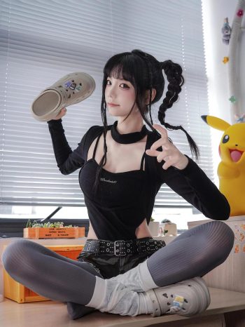 图片[10]-牛仔热裤+灰丝姑娘玩自拍-靓丽图集