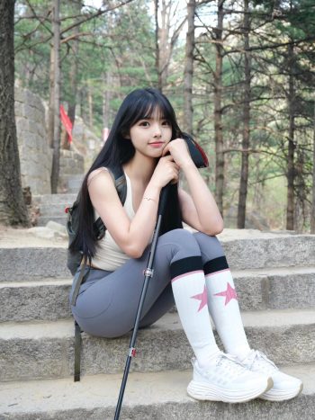 图片[1]-爱爬山的瑜伽裤MM，太甜美了！~-靓丽图集