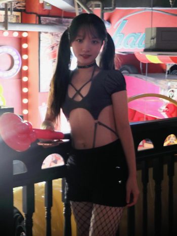 图片[2]-网格丝袜的清纯双马尾小姑娘-靓丽图集